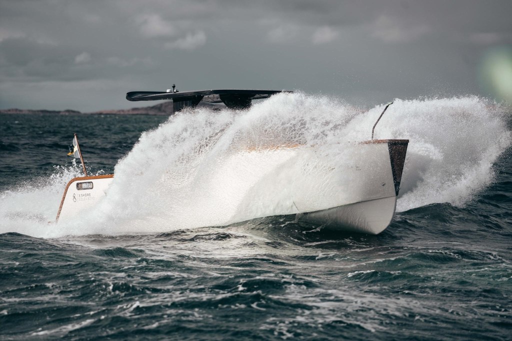 Hårt pressat X Shore rear ut sina&nbsp;elbåtar