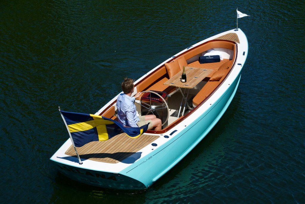Hwila 25 nylanseras med Mercury&nbsp;elutombordare